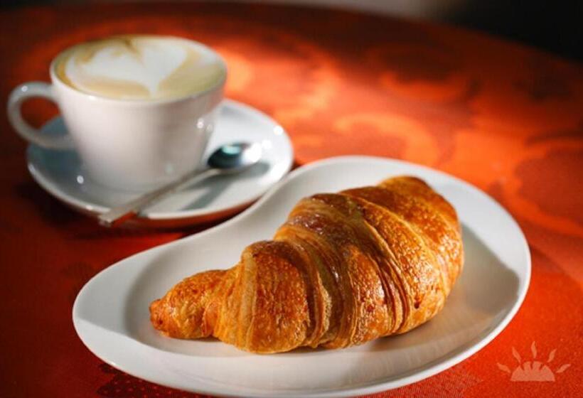 فندق Atene Albergo Riccione