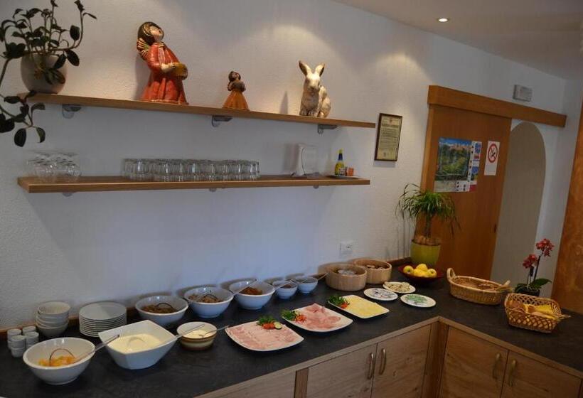 پانسیون Garni Hotel Dorothea