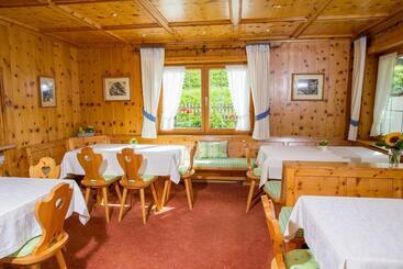 پانسیون Gästehaus Tannegg