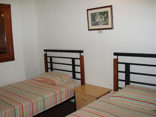 הוסטל Hutton Suites