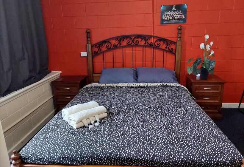 فندق صغير Port Adelaide Backpackers