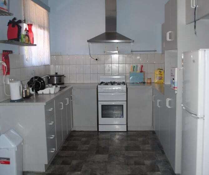 فندق صغير Port Adelaide Backpackers
