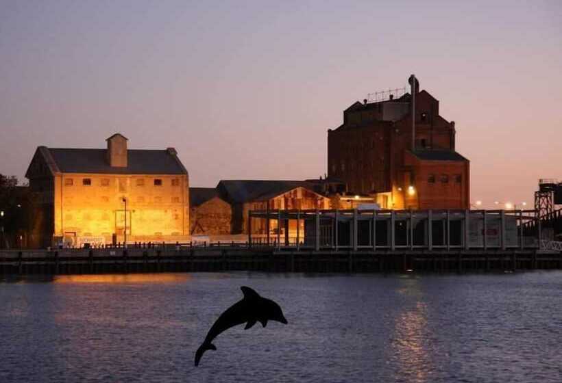 فندق صغير Port Adelaide Backpackers