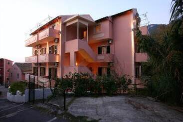 Alexis Apartments Benitses