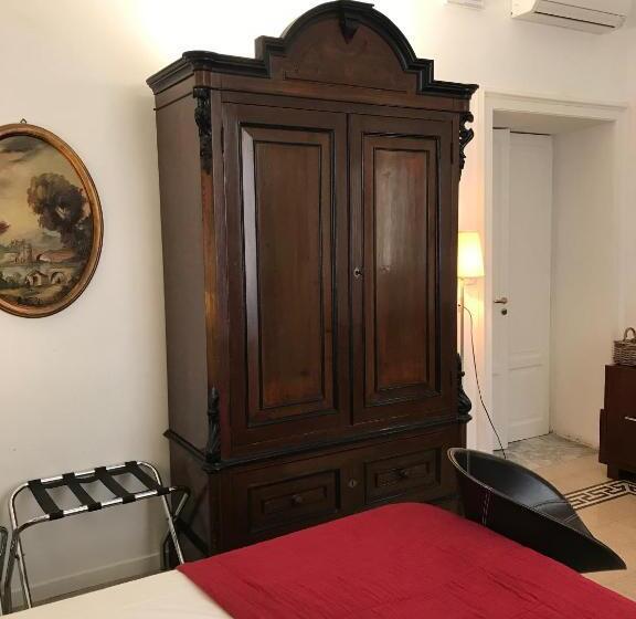 B&b Nike   Rooms Only