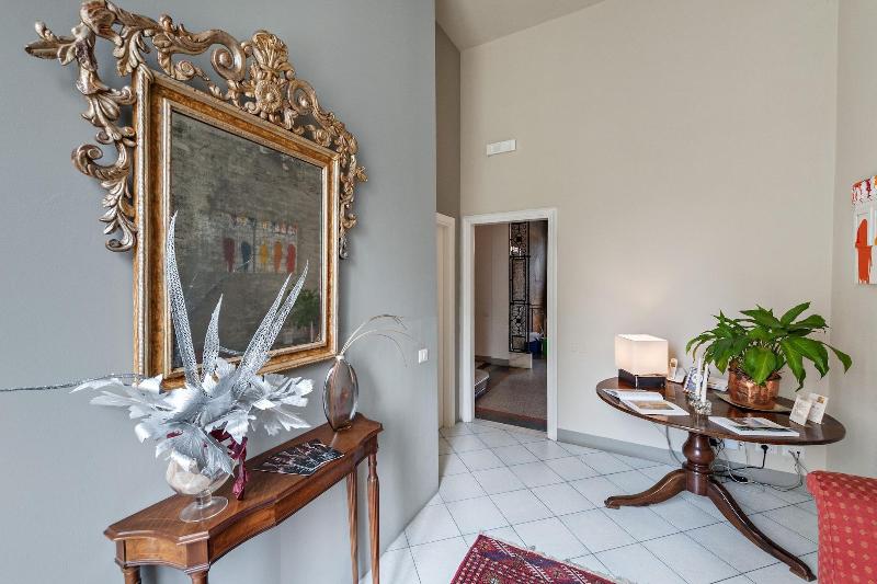 تختخواب و صبحانه Lucca In Villa Lucrezia