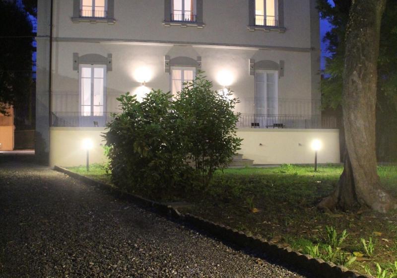 تختخواب و صبحانه Lucca In Villa Lucrezia