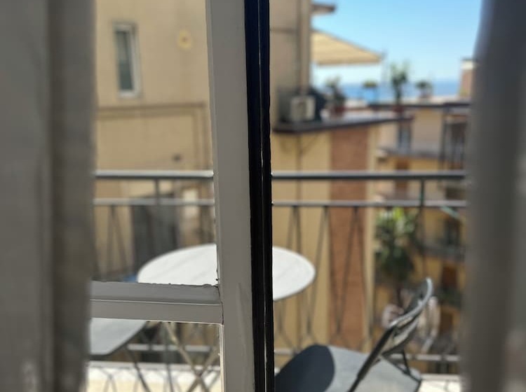 مسافرخانه Panoramic Rooms Salerno