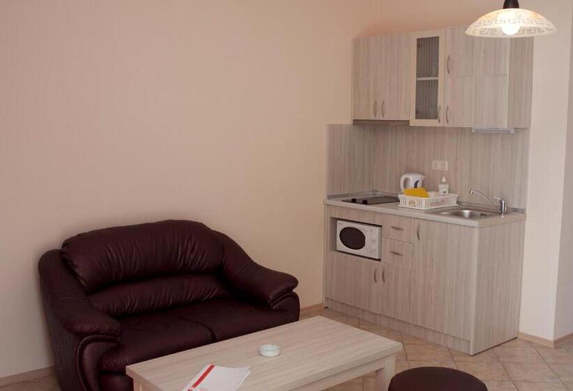 هتل Apartment Tourist Complex Rose Village