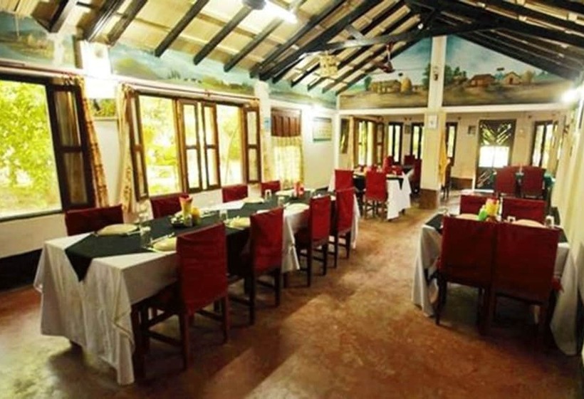هتل Chitwan Gaida Lodge