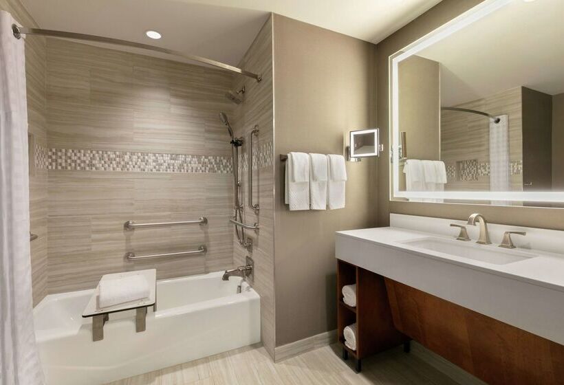 Отель Embassy Suites By Hilton Berkeley Heights