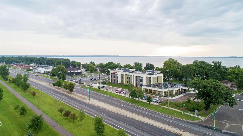 호텔 Hampton Inn Spicer Green Lake