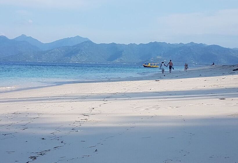 هتل Kura Kura Beach Resort