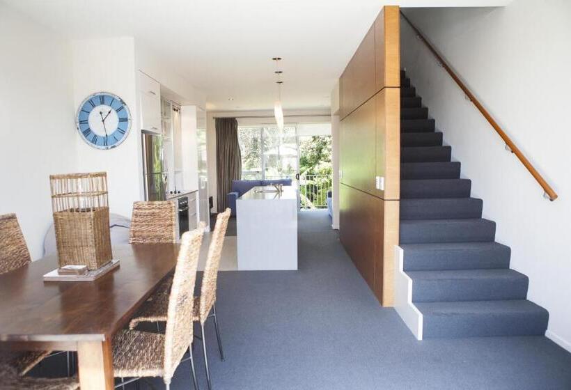هتل Oceans Resort Whitianga