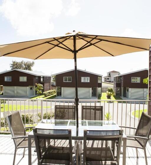 هتل Oceans Resort Whitianga