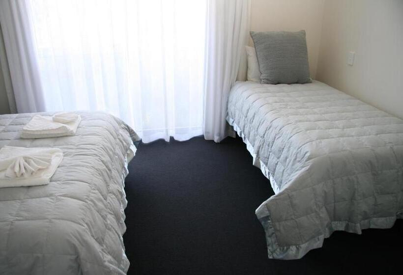 هتل Oceans Resort Whitianga