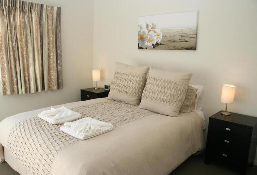 هتل Oceans Resort Whitianga