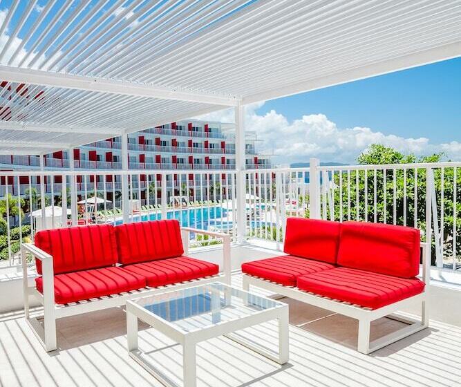 هتل Grand Decameron Cornwall Beach, A Trademark All Inclusive Resort