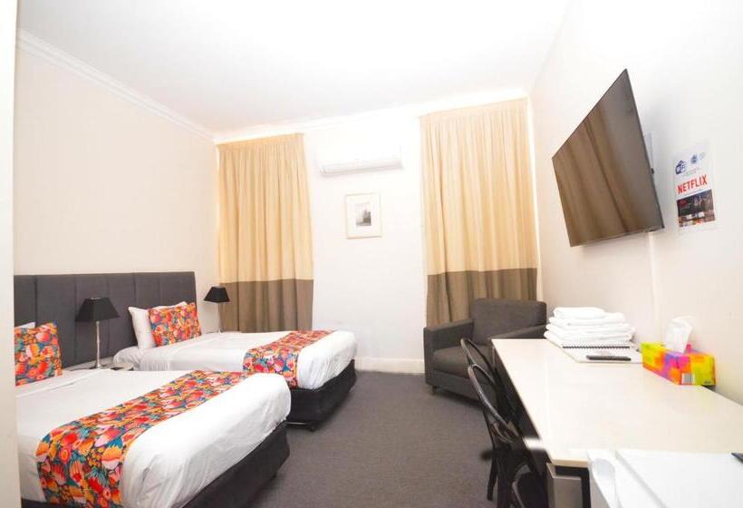 فندق على الطريق The Hallows Accommodation