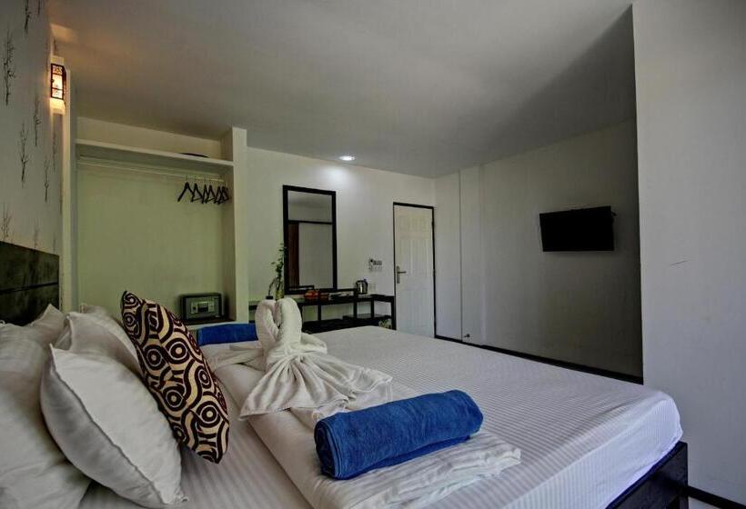 پانسیون Crown Beach Villas With Direct Access To The Bikini Beach