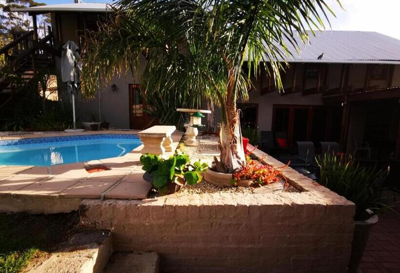Пансион Flametree Guesthouse