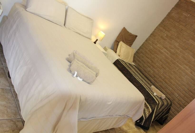 פנסיון Lalamo Guest House
