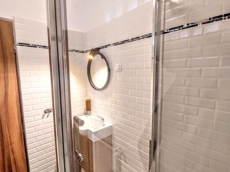 بنسيون Main Square Apartments & More