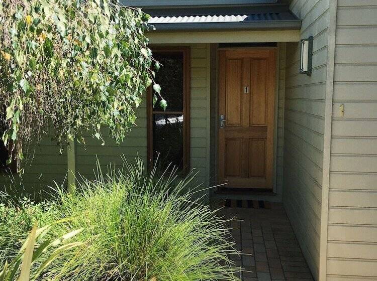 Abalina Cottages, Rotary Drive