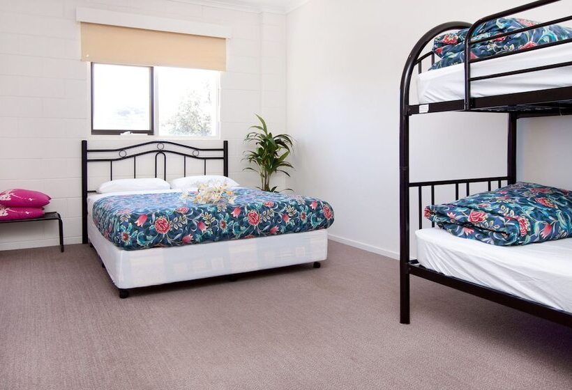 Bayplay Beach Accommodation   2 Locations