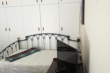 تختخواب و صبحانه Valley Guest House