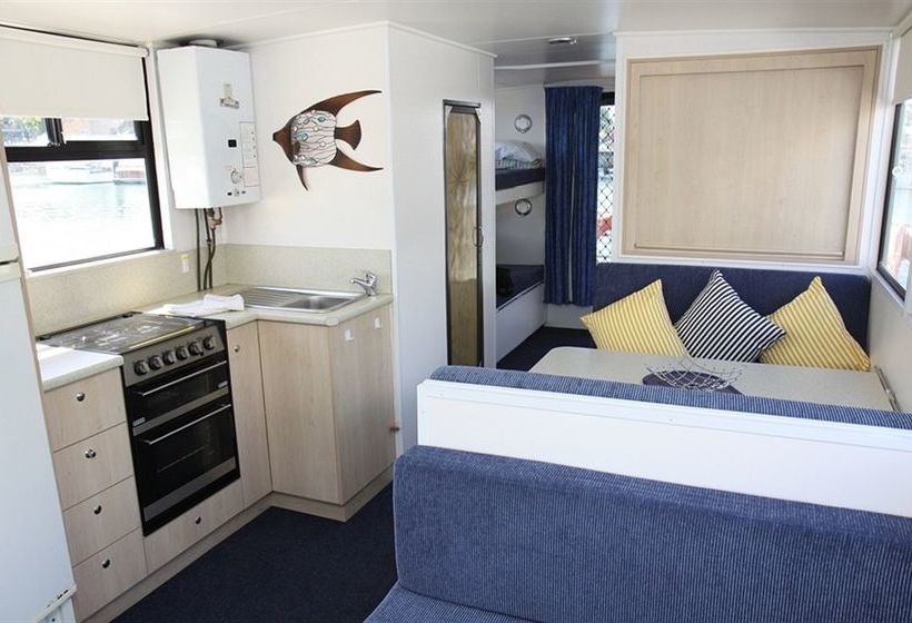 فندق Boyds Bay Houseboat Holidays