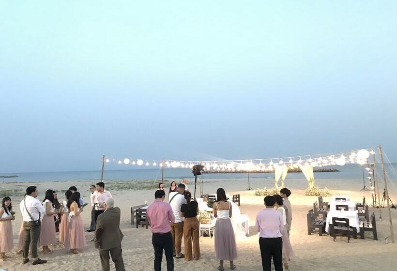 هتل Chez Nous Boutique Resort