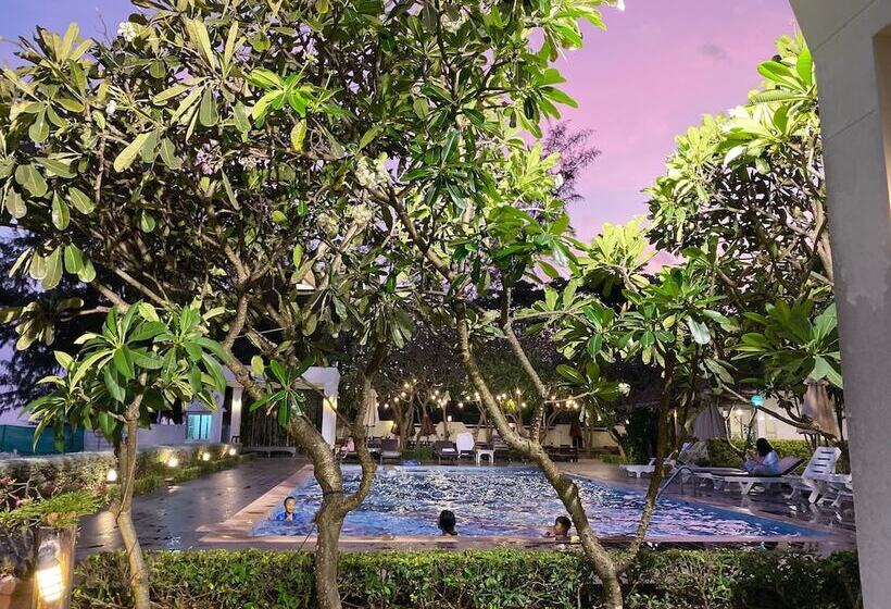 هتل Chez Nous Boutique Resort
