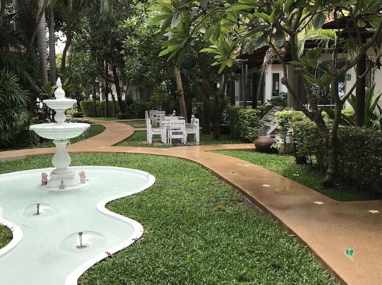 هتل Chez Nous Boutique Resort