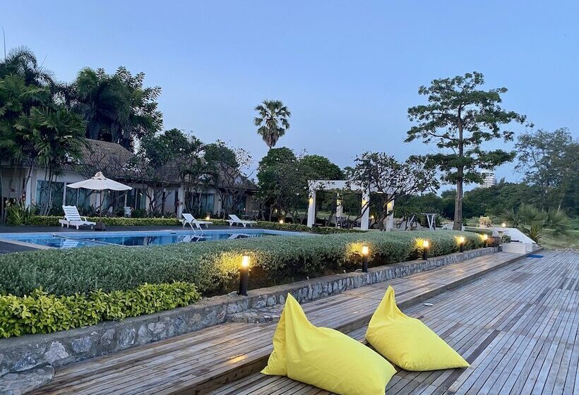 هتل Chez Nous Boutique Resort