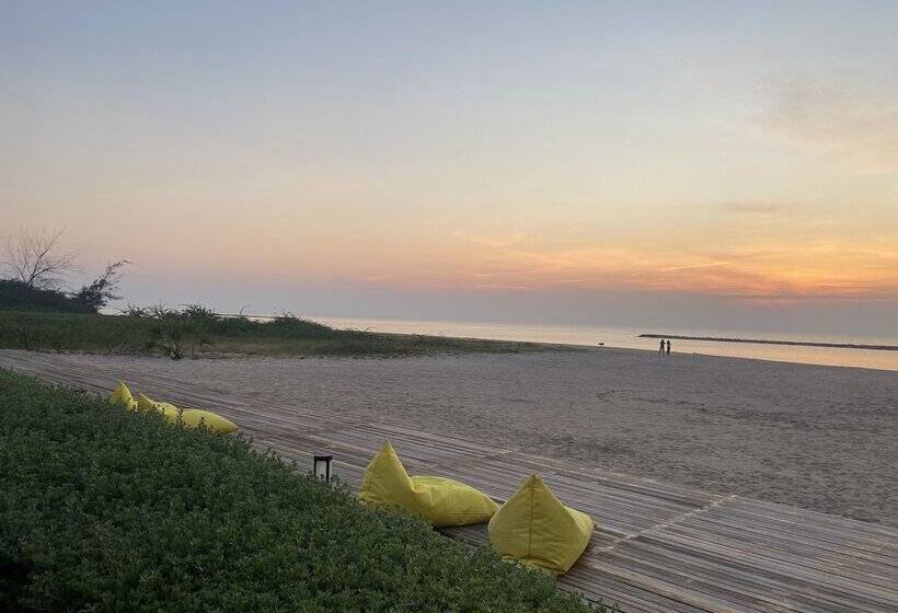 هتل Chez Nous Boutique Resort