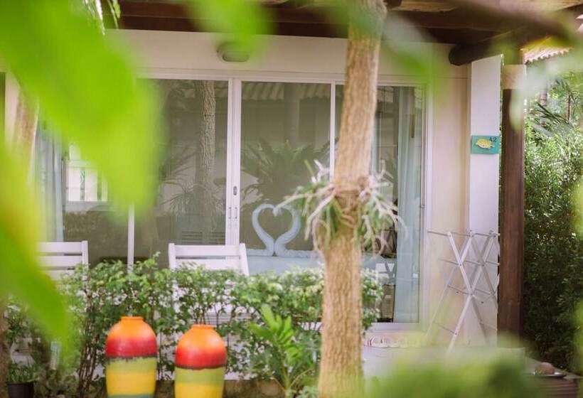 هتل Chez Nous Boutique Resort