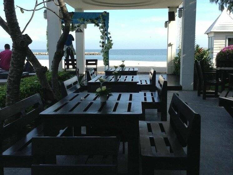 هتل Chez Nous Boutique Resort