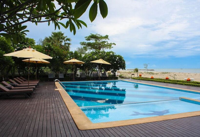 هتل Chez Nous Boutique Resort
