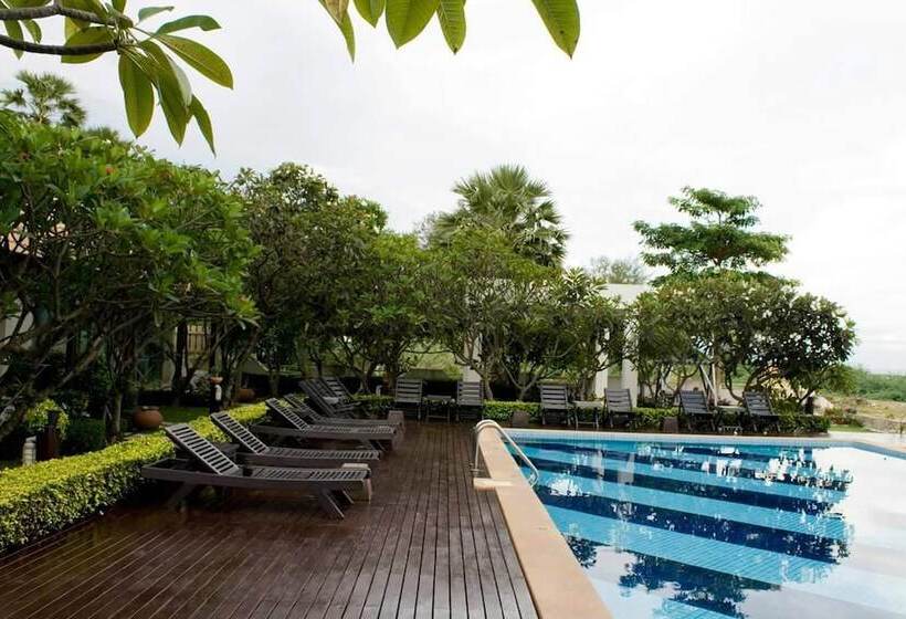 هتل Chez Nous Boutique Resort