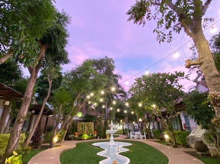 هتل Chez Nous Boutique Resort