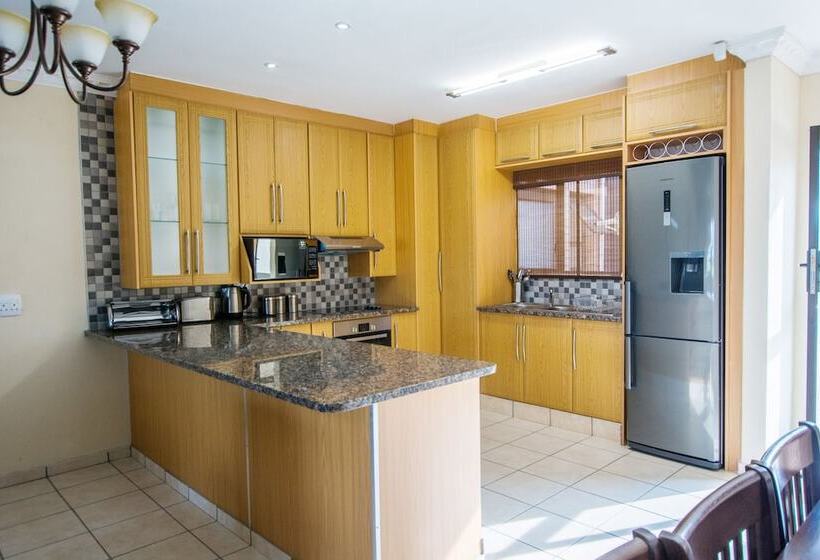 فندق Hoyohoyo Acorns Lodge
