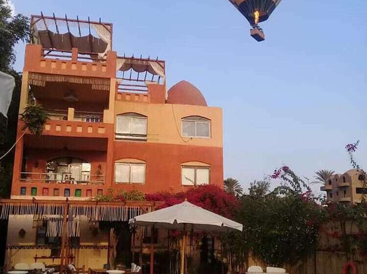هتل Nile Compound
