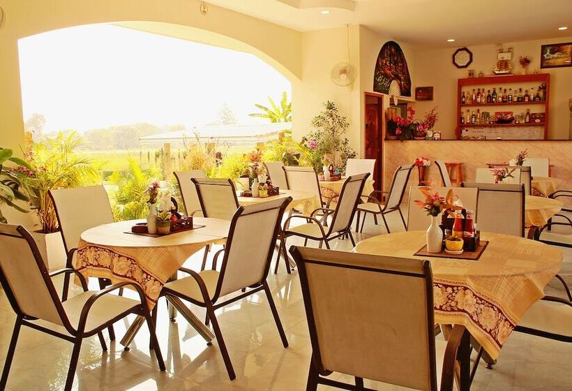 هتل Nok Resort &