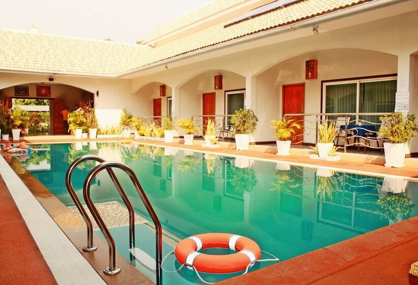 هتل Nok Resort &