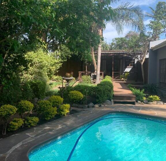 پانسیون Palm Tree Manor