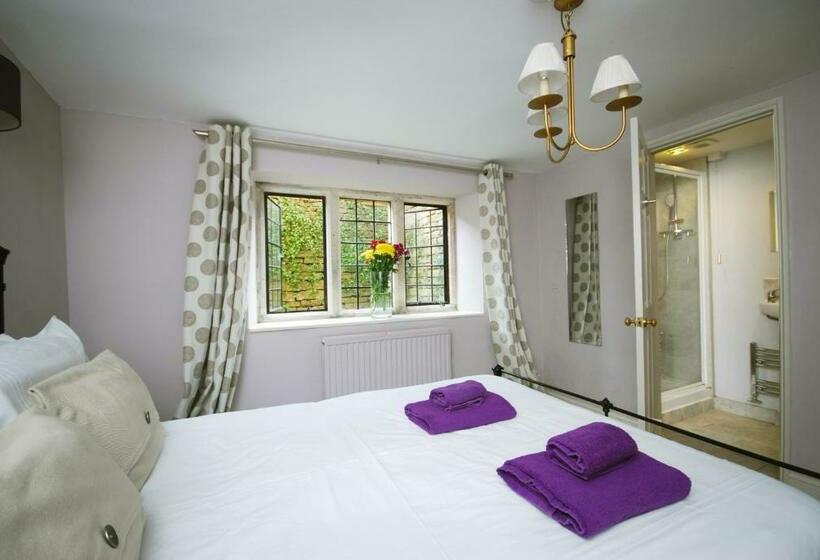 The New School Rooms   Beautiful, Georgian Apartment With Private Heated Pool And Hot Tub Sleeps 12