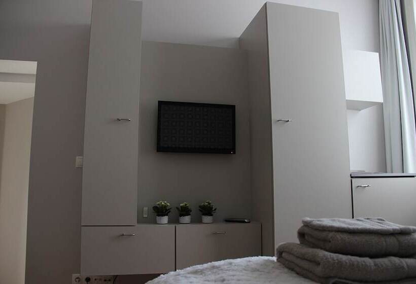 B&b @ Room's