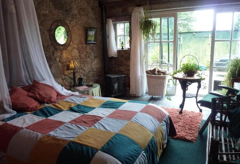 تختخواب و صبحانه Cullintra House