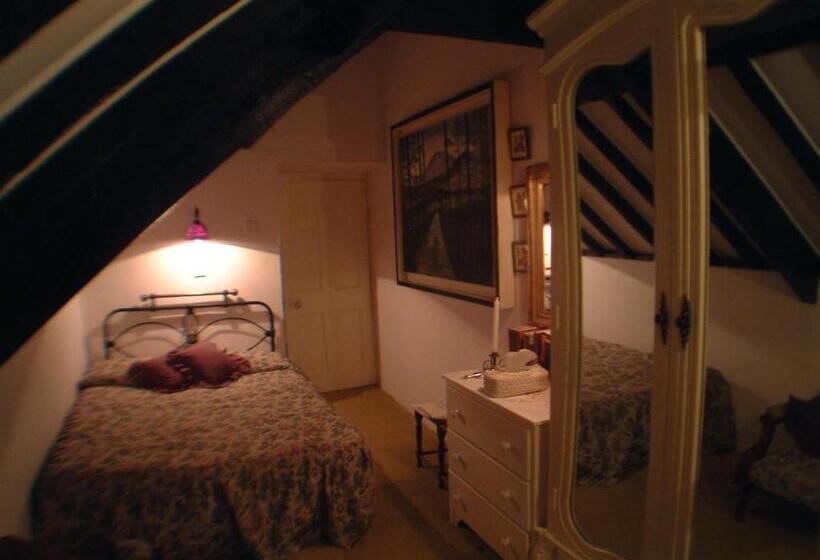 تختخواب و صبحانه Cullintra House